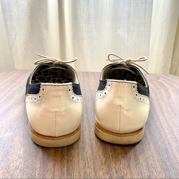 [ Sold ] ModCloth Retro Black and Beige Lace-up Flats, Size 8 - Picture 3 of 7